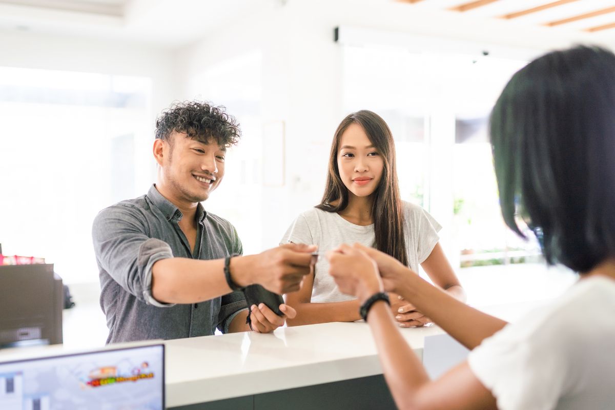 A picture of a couple paying for hospital bills. 