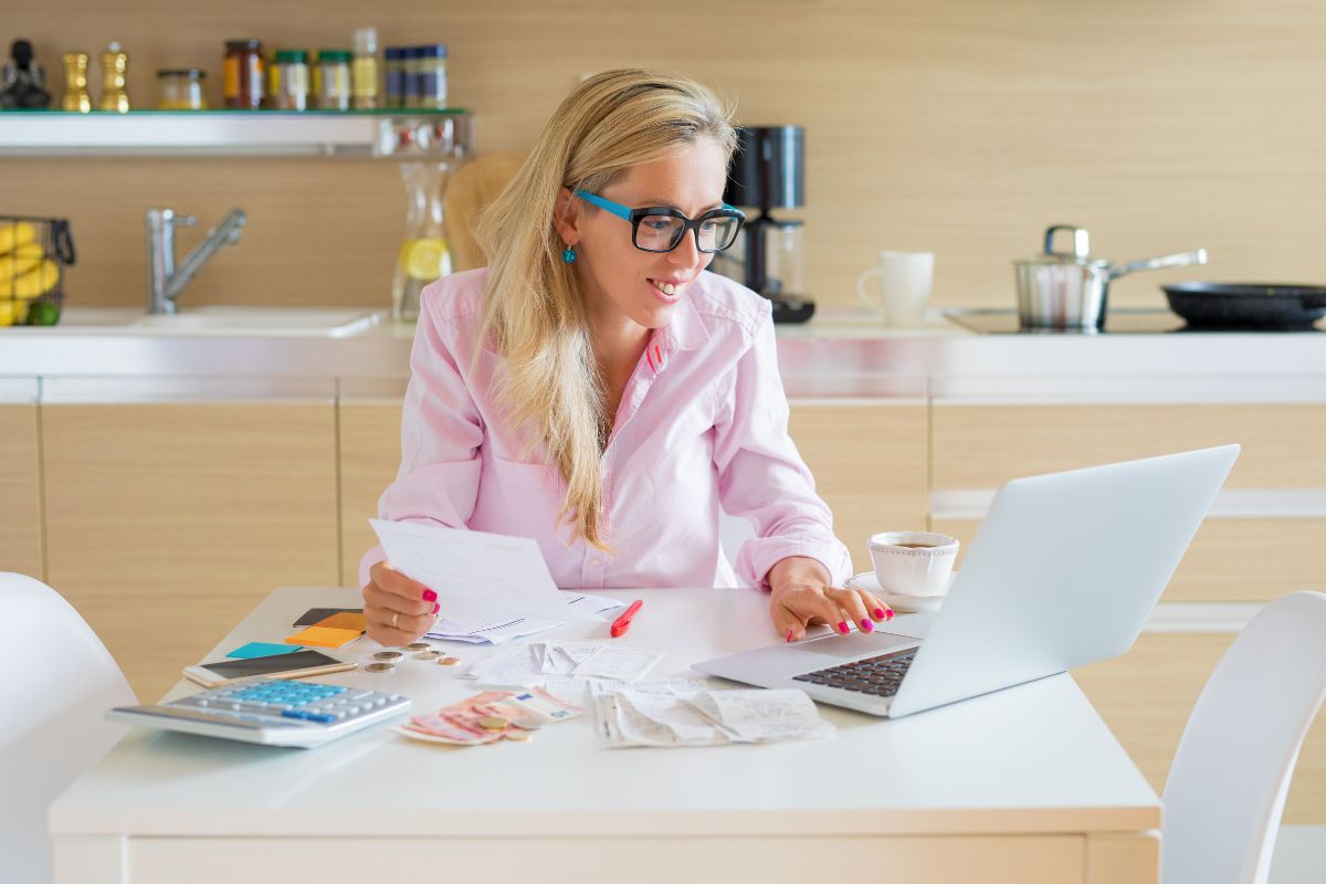 A picture of a lady planning her money plans. 