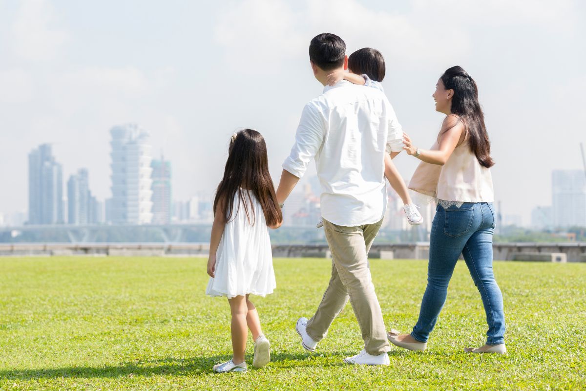 A picture of a family walking outside.