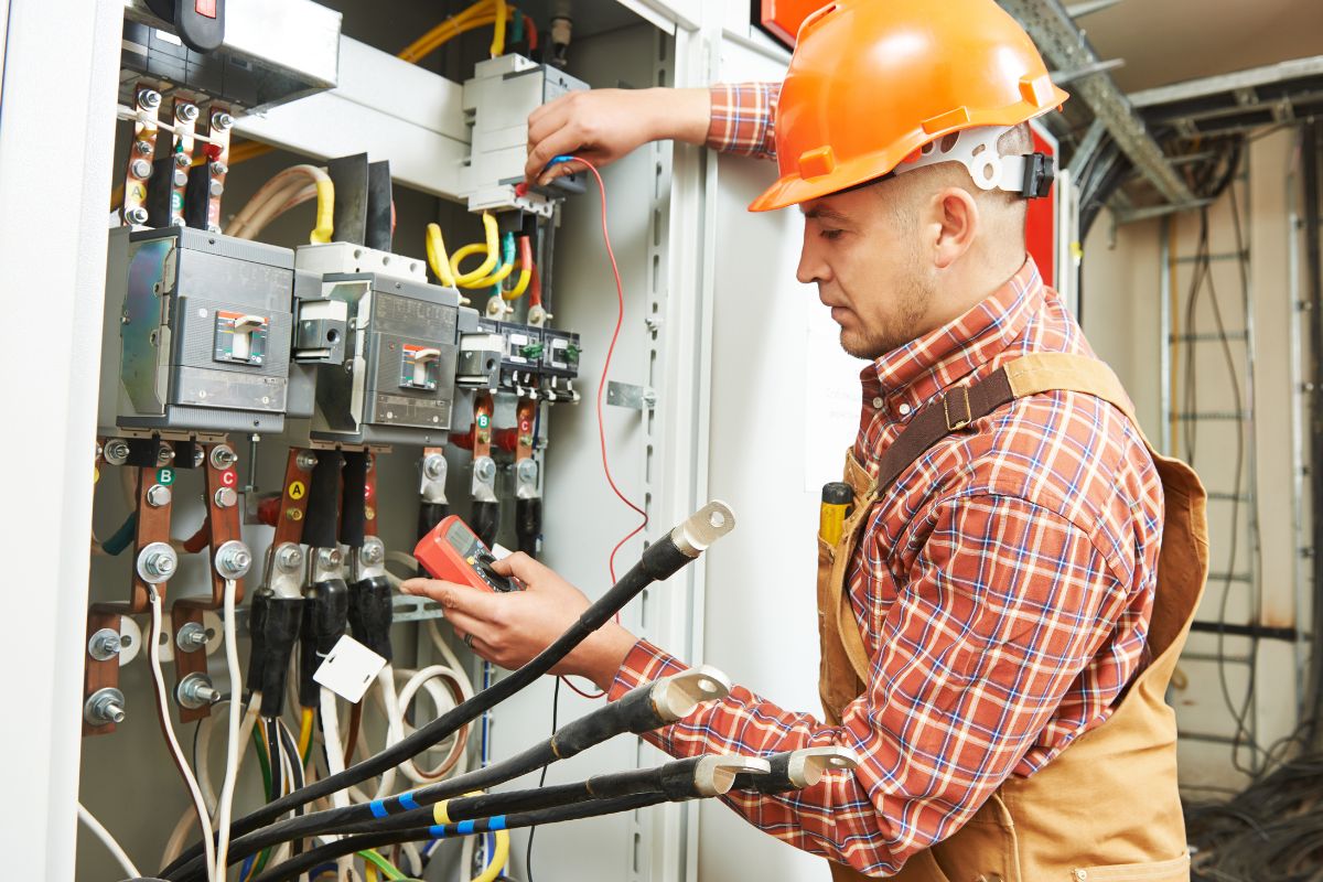 A picture of an electrician.