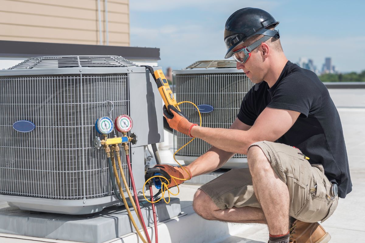 A picture of an HVAC Technician.