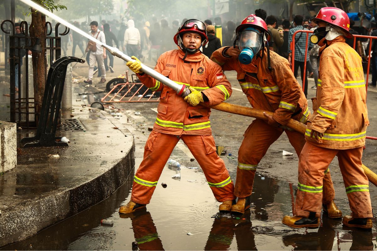 A picture of firefighters.