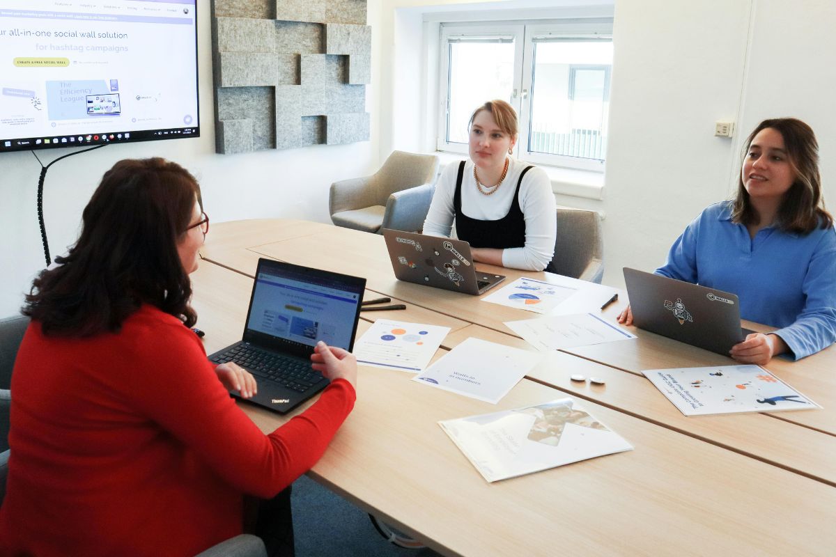 A picture of a Marketing Specialist with her clients.