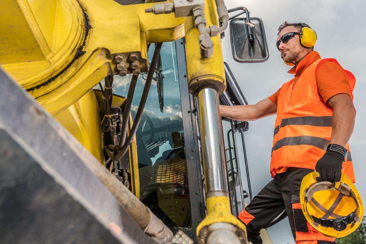 A picture of a Heavy Equipment Operator.