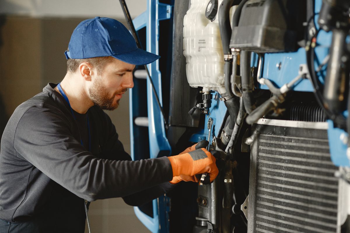 A picture of a Maintenance Technician.