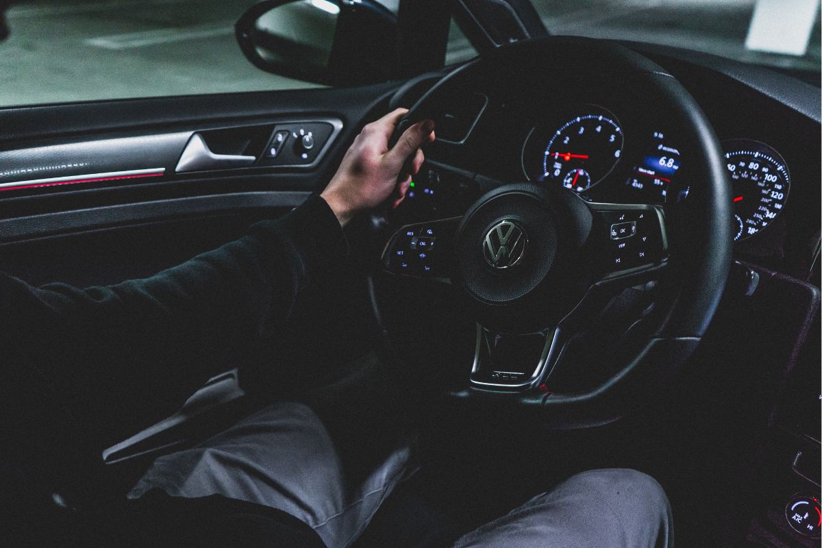 A picture of someone driving at a constant, steady speed.