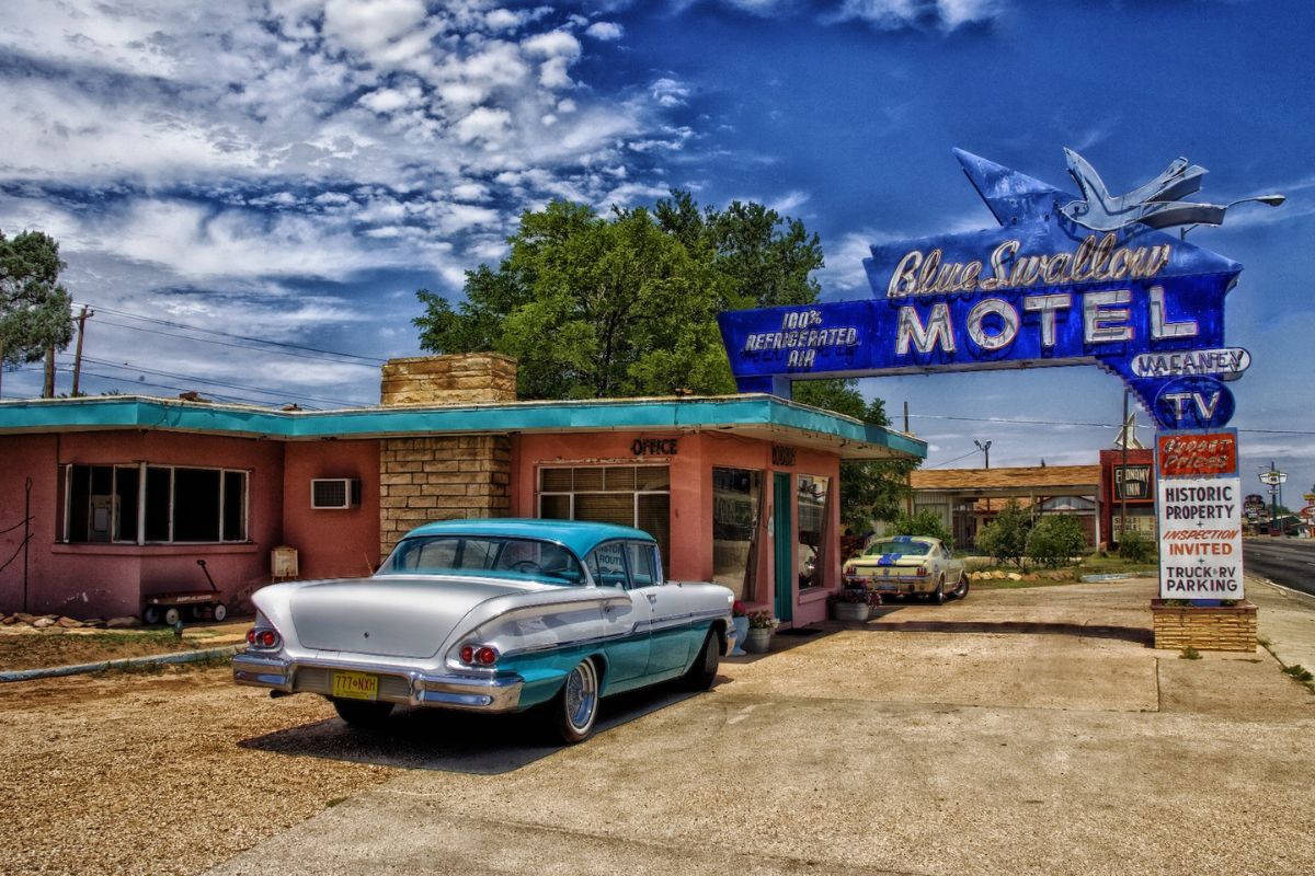 A picture of a motel.
