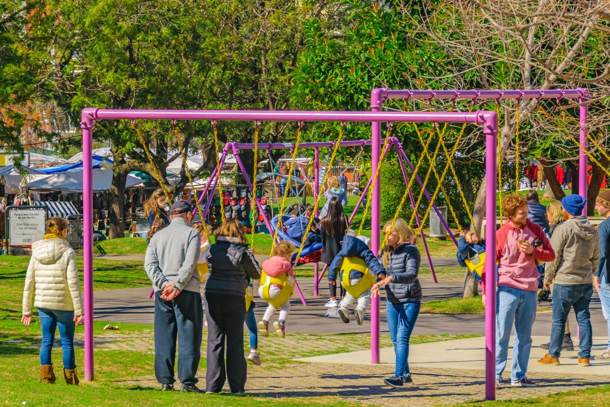 A picture of a city park. 