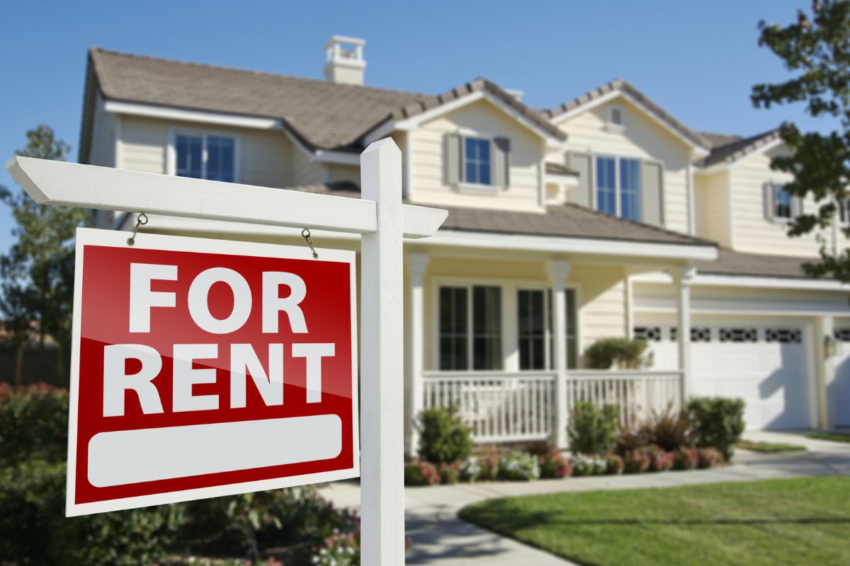 A picture of a "for rent" sign with house.