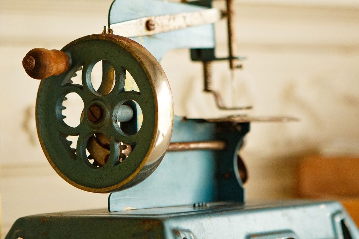 The photo of a vintage sewing machine at the table.