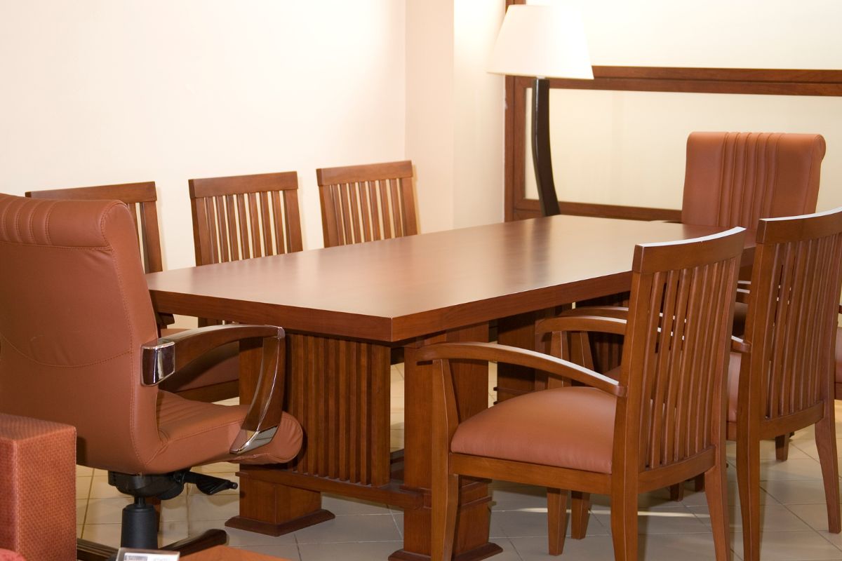 The photo of furniture set in the dining room.