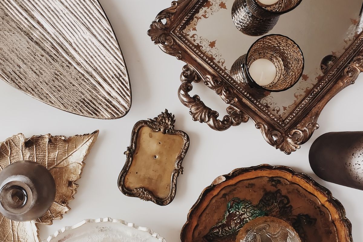The image shows a mirror and another rare collectibles.