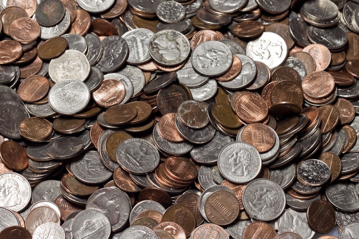 The picture shows American coins.