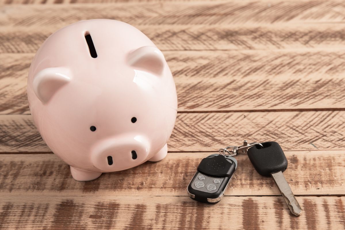 The picture of a piggy bank and a car key means save for big purchases.