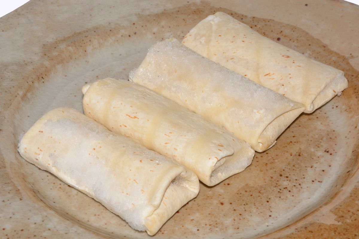 The photo shows ready-to-eat meals.