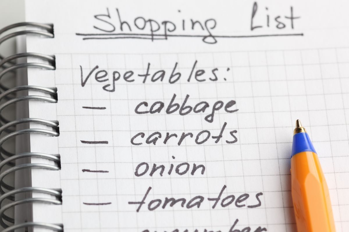 The image of a pen and a notebook with a shopping list.