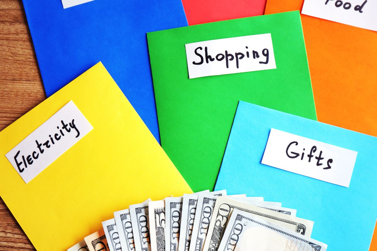 A picture of cash envelopes. 