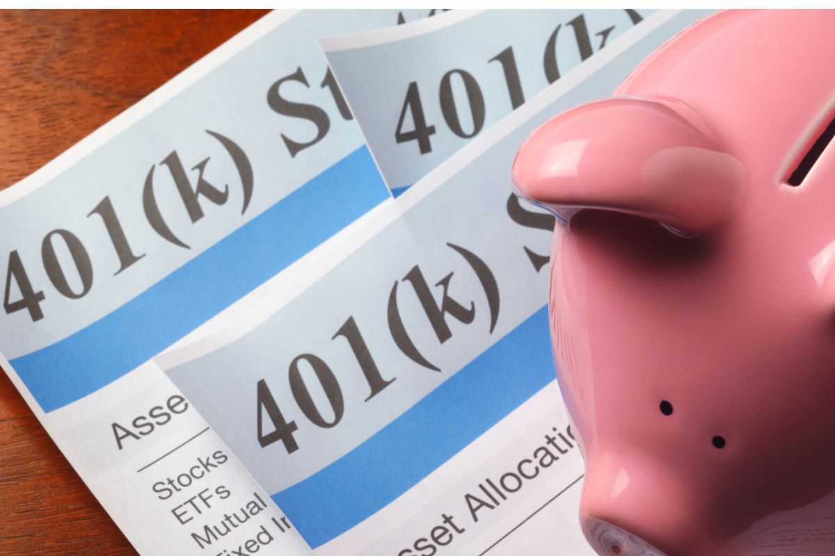 A picture of 401(k) documents.