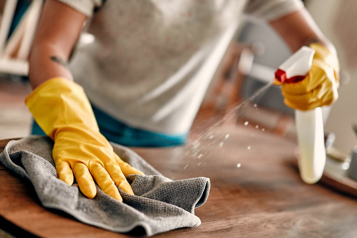 A picture of someone cleaning using baking soda and vinegar mixture. 