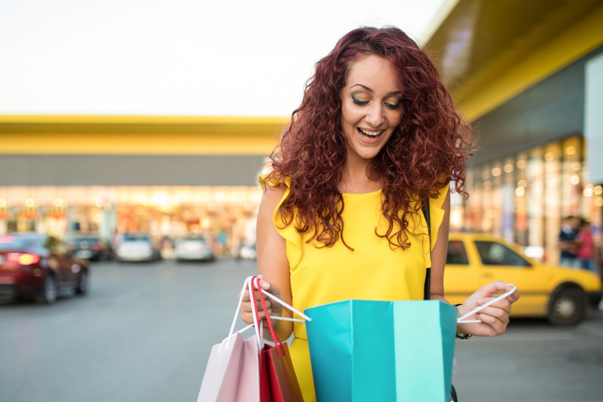 A picture of someone shopping. 