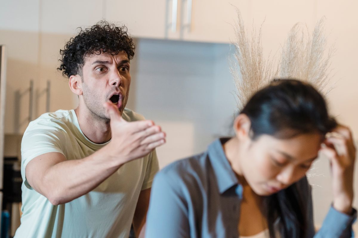 A picture of a couple arguing. 