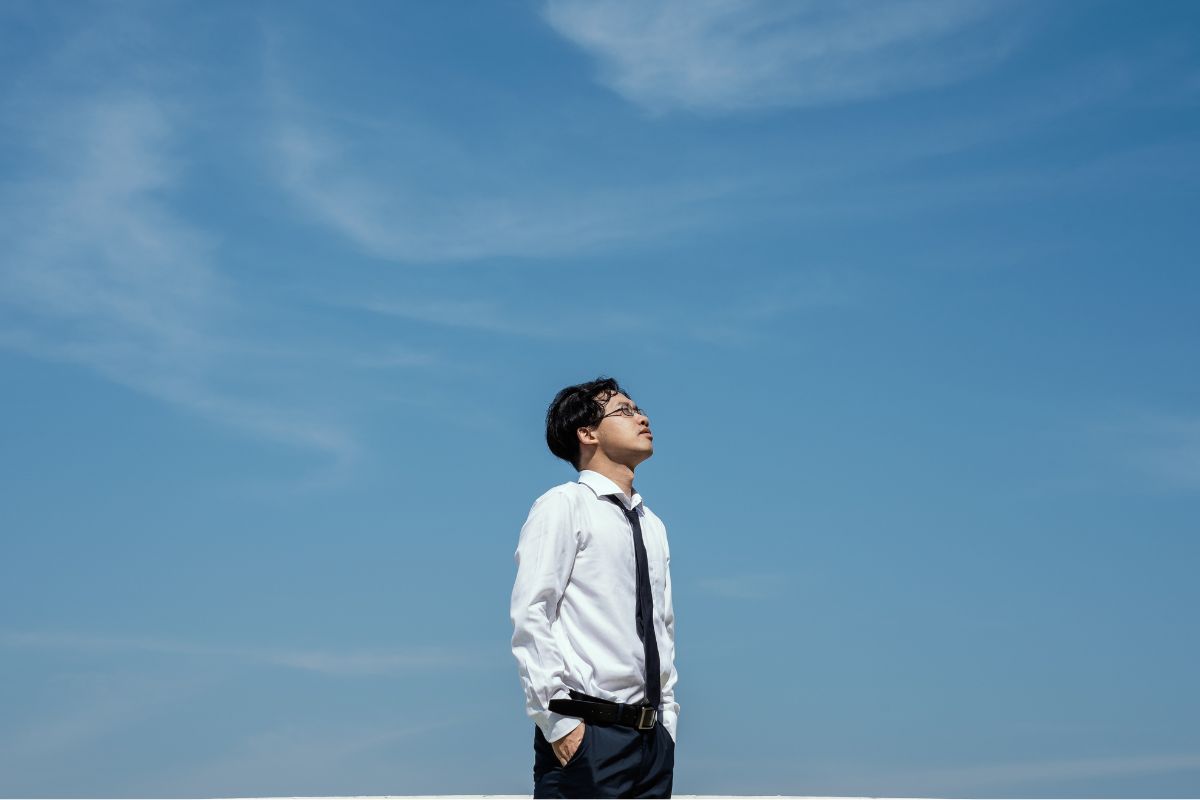A picture of someone looking at the sky. 