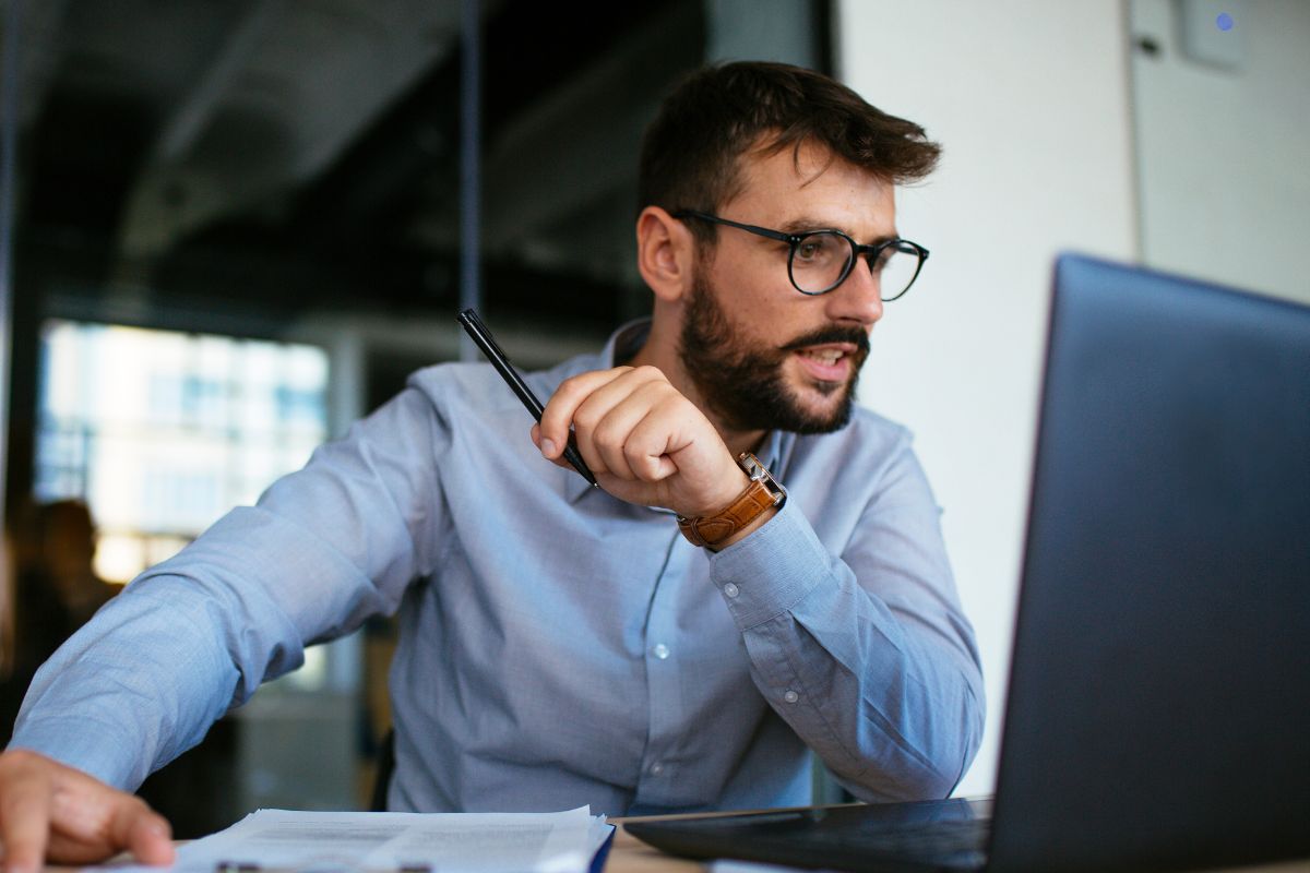 A picture of someone searching up something. 