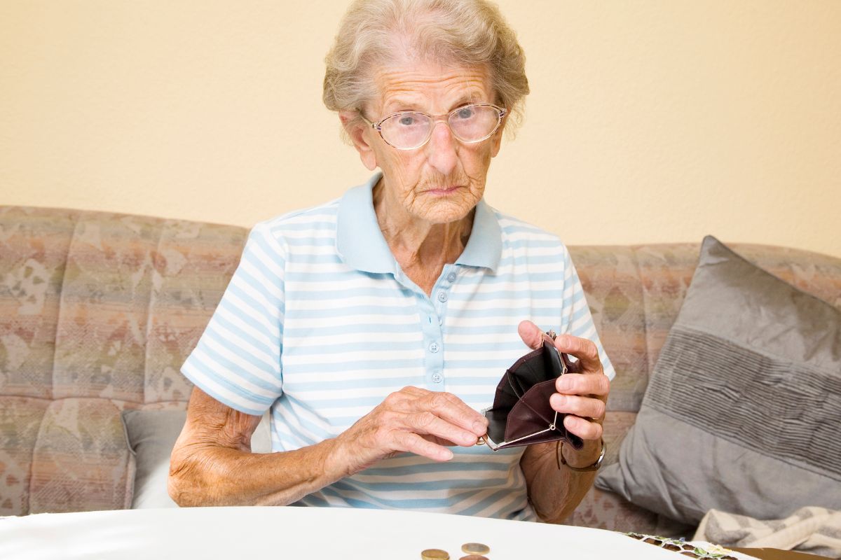 A picture of an old person without money. 