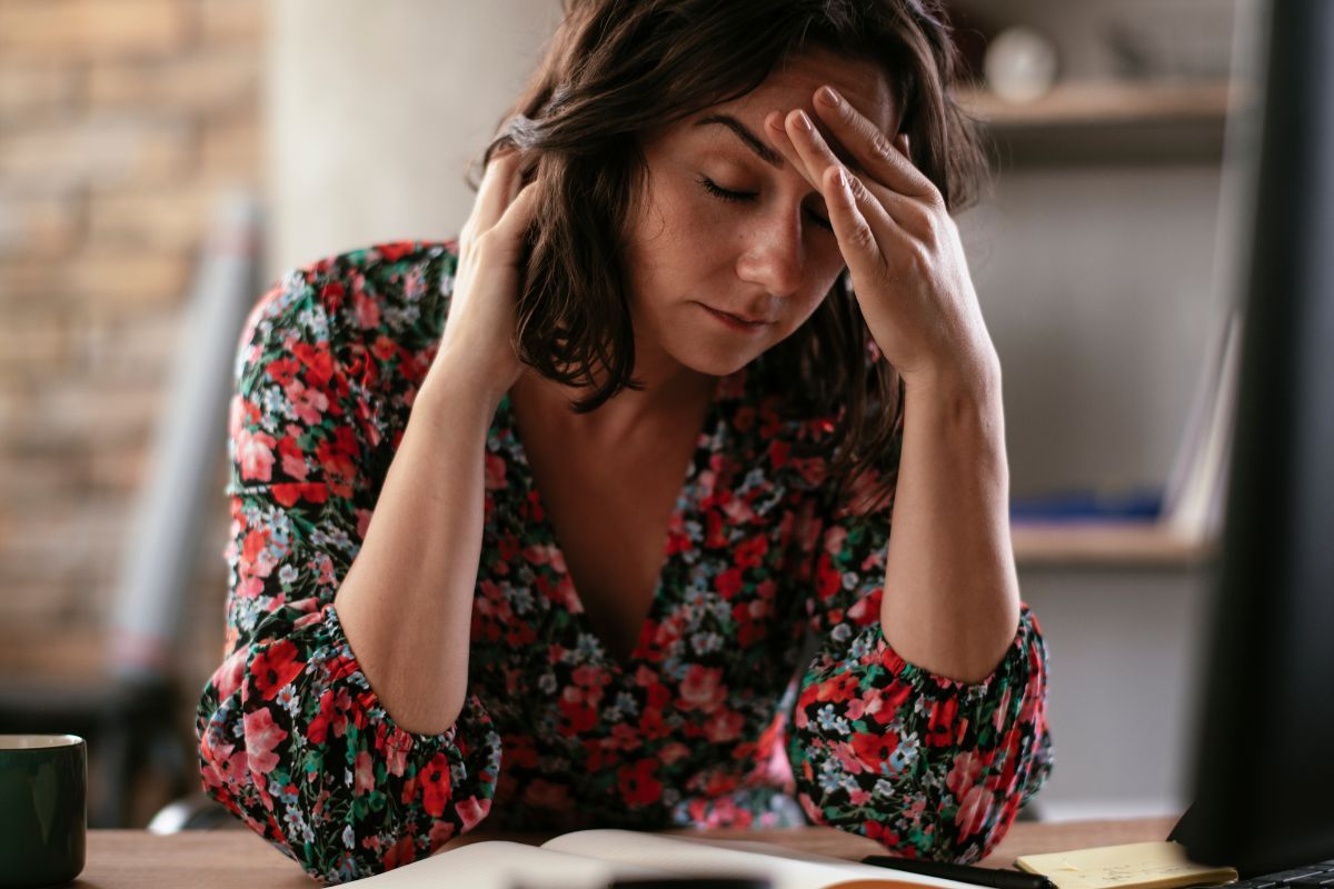 A picture of someone worrying about something. 