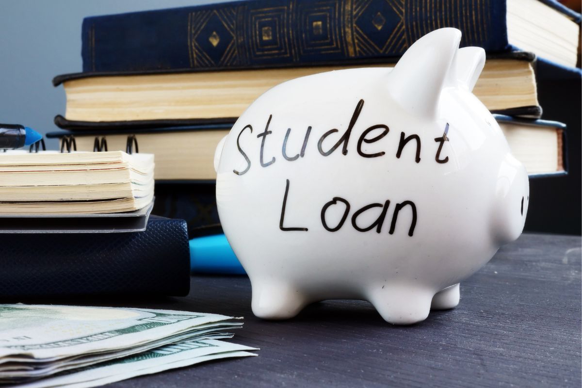 A picture of a piggy bank for student loans.