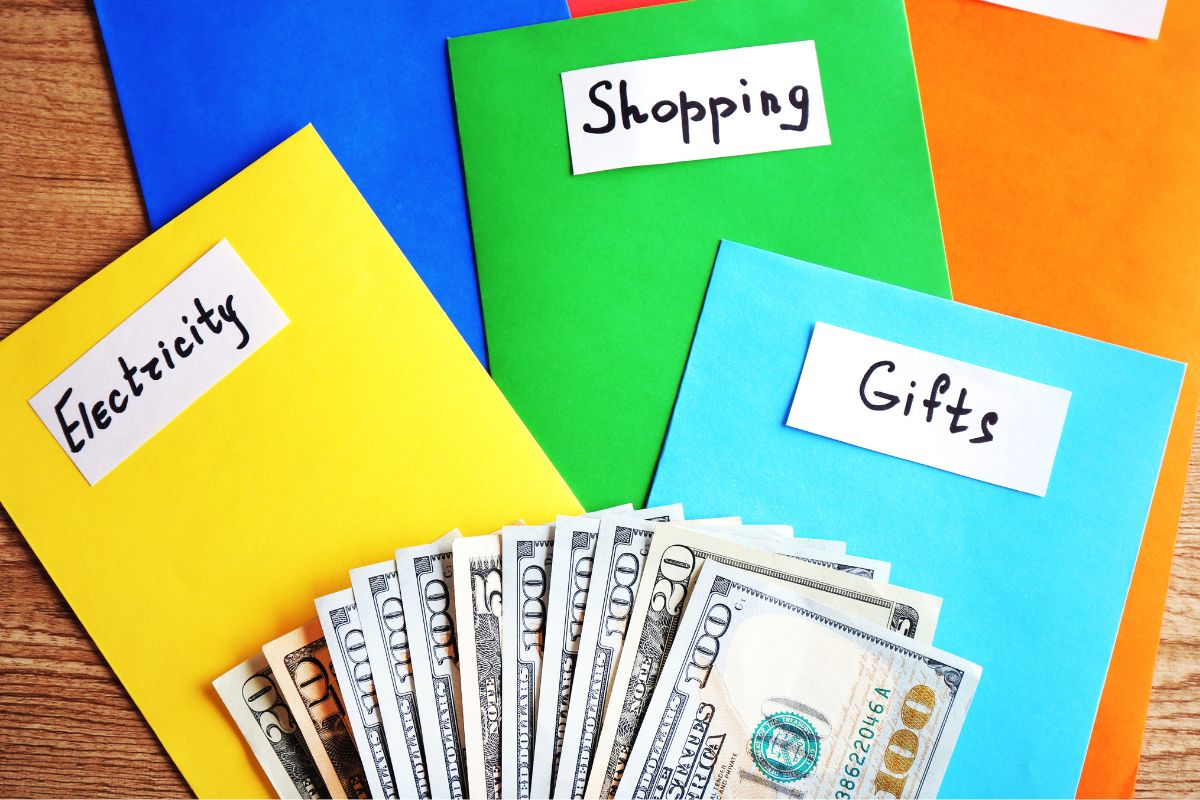 A picture of cash envelopes. 