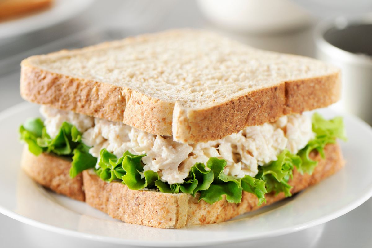 A picture of an egg sandwich.