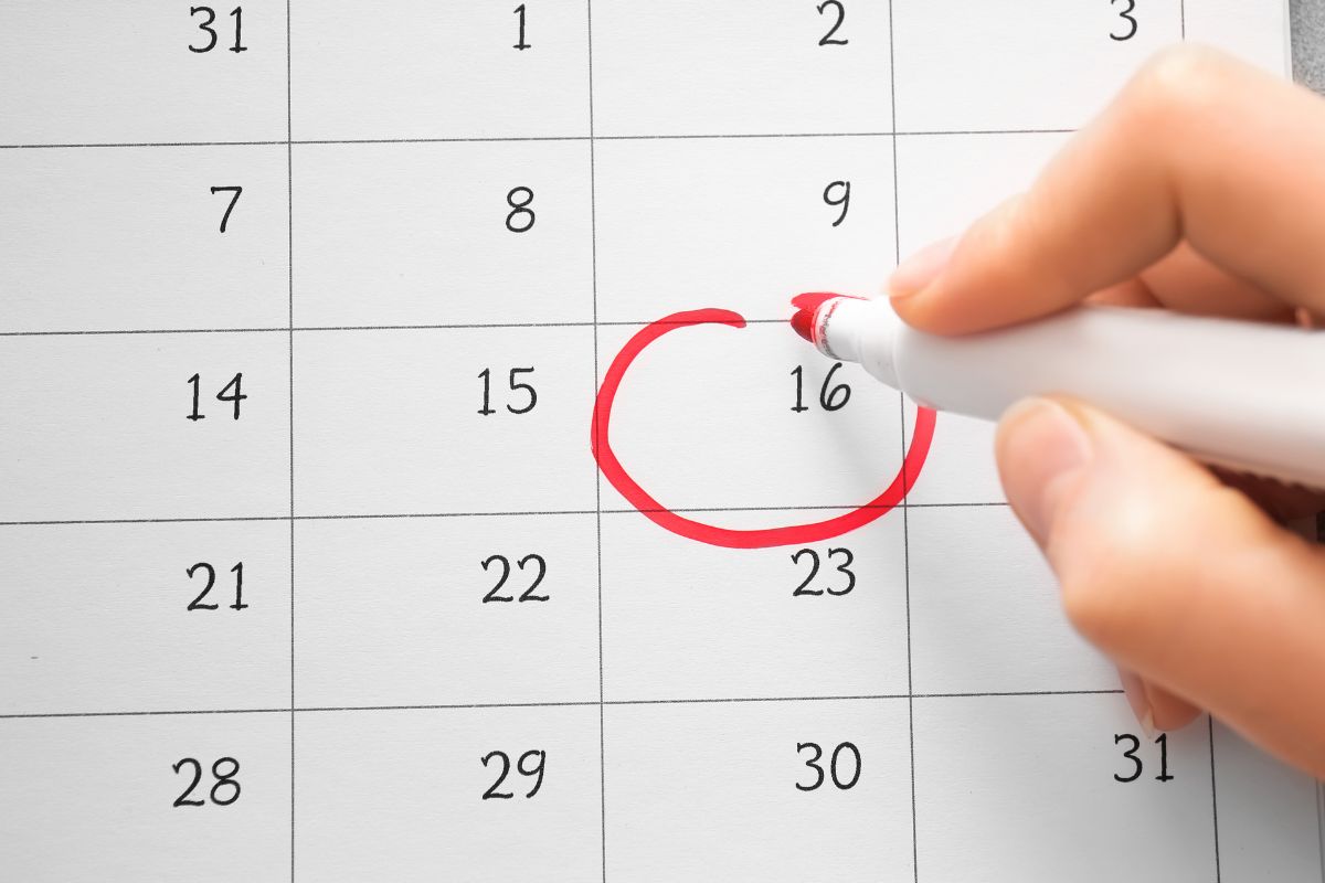 A picture of a calendar date encircled. 