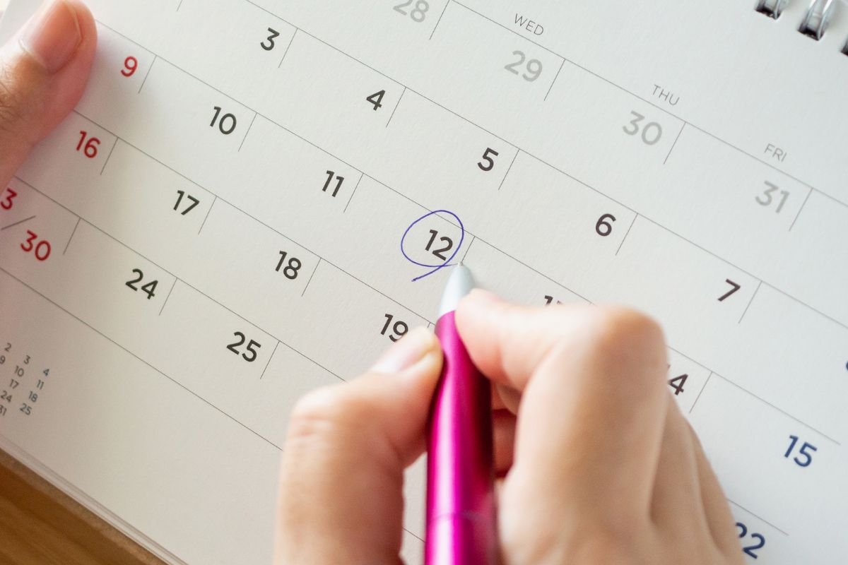 A picture of a calendar. 
