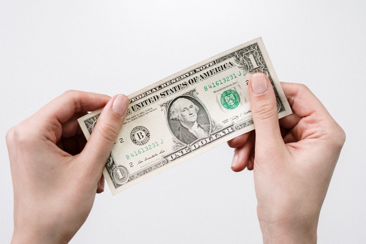 A picture of a dollar. 