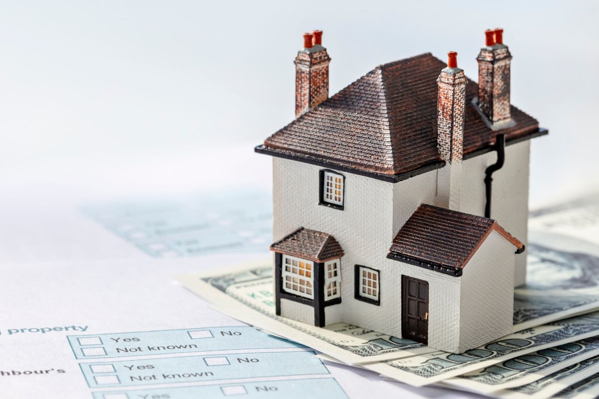 A picture of a miniature house. 