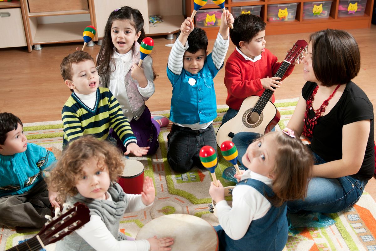 A picture of someone teaching music lessons.