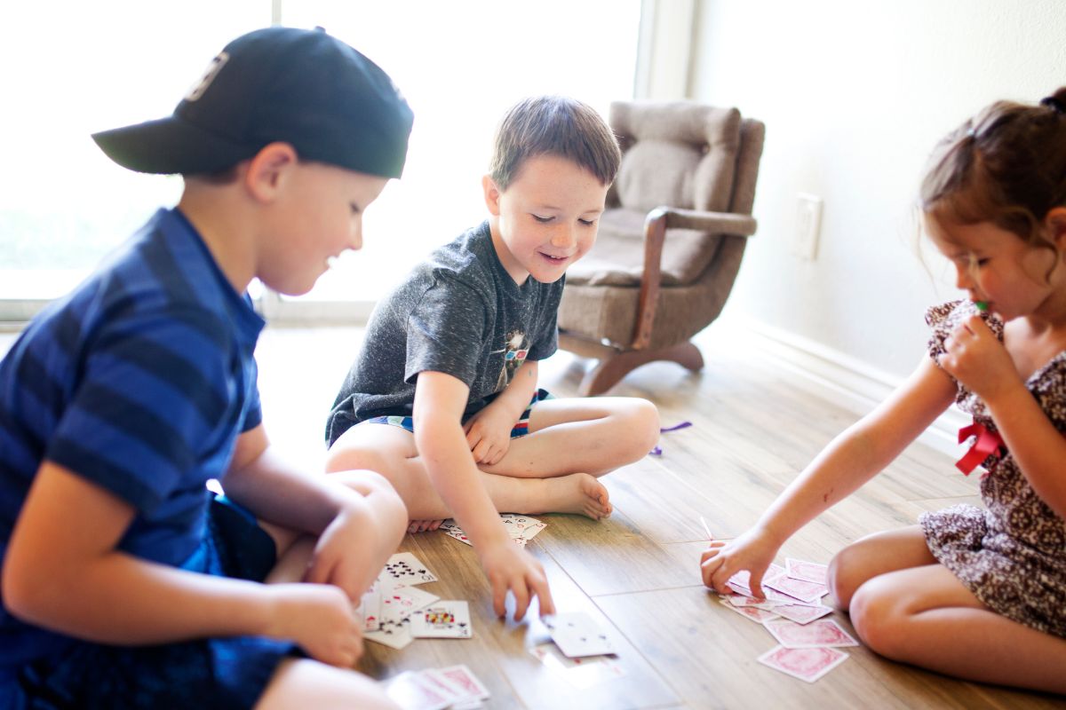 A picture of kids playing cards.