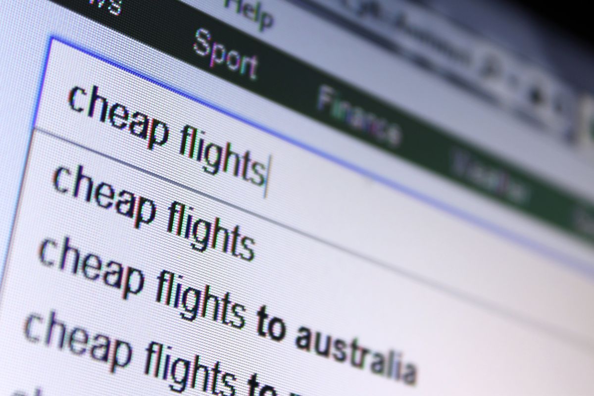 A picture of someone searching "cheap flights".