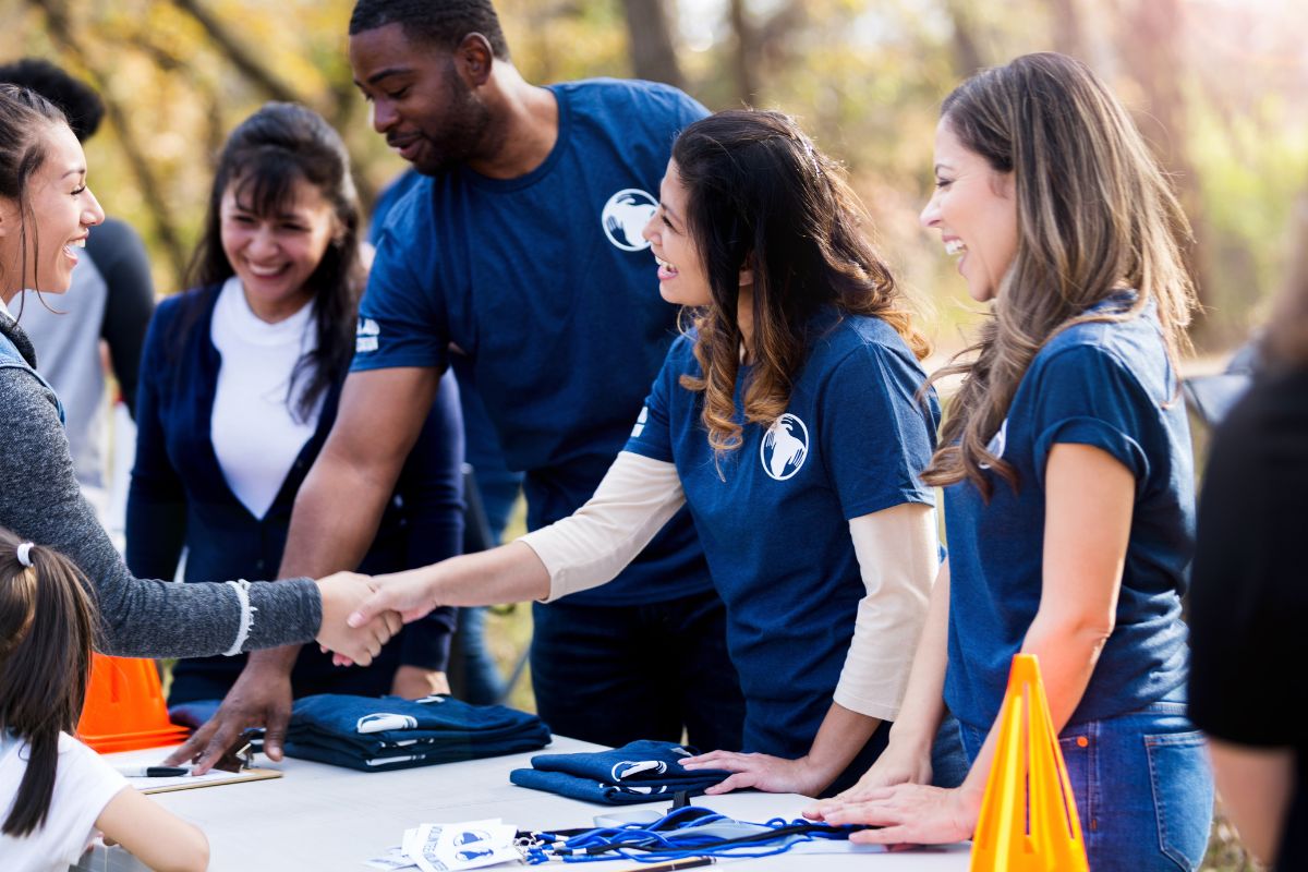A picture of volunteers. 