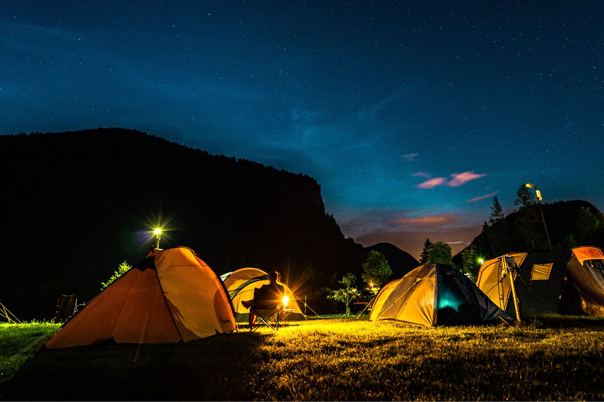 A picture of a campgrounds. 