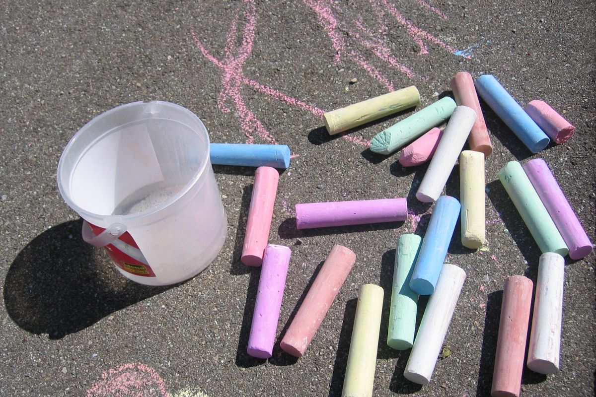 A picture of chalks. 