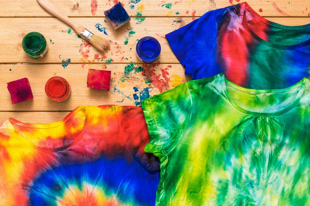 Image of decorating t-shirts. 