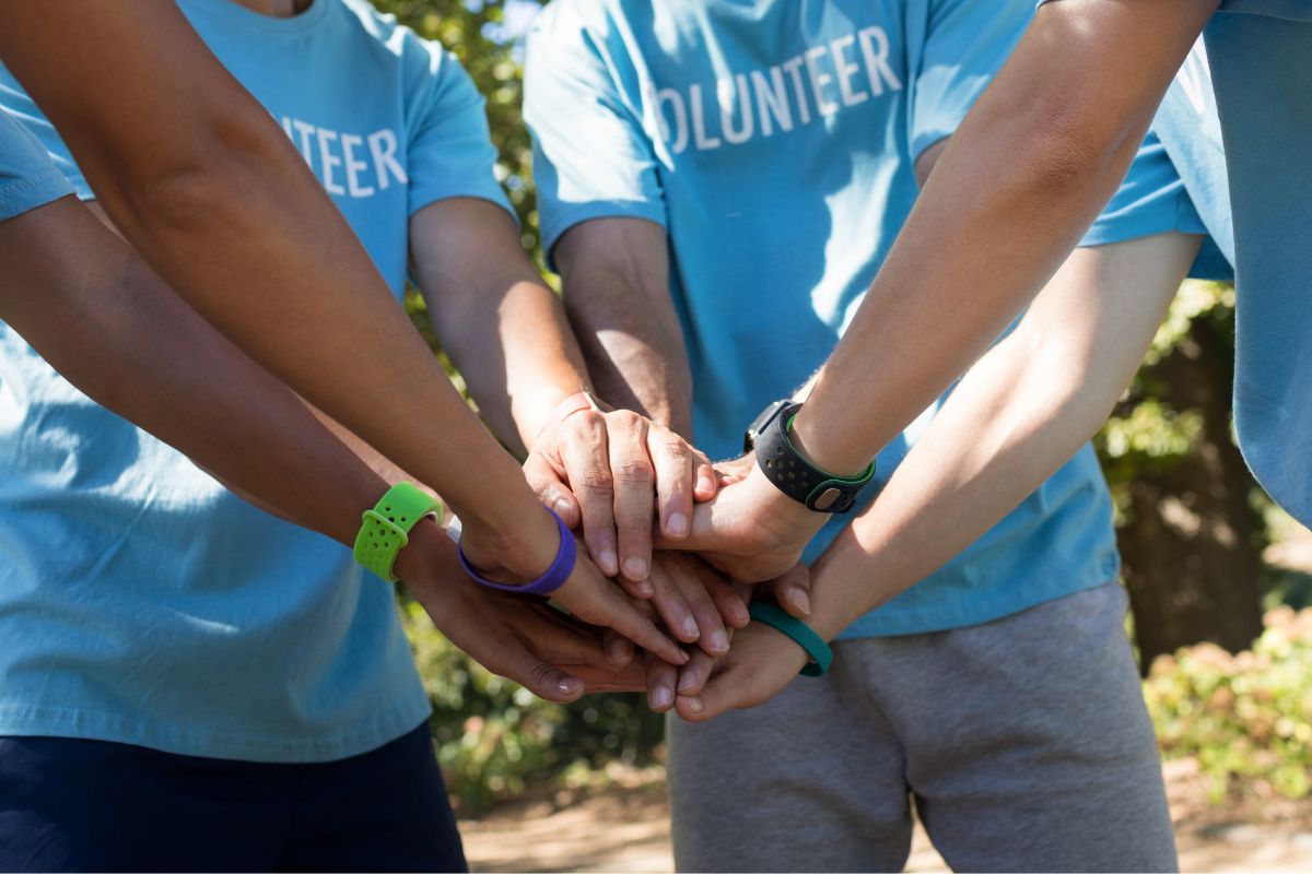 A picture of volunteers having teamwork. 