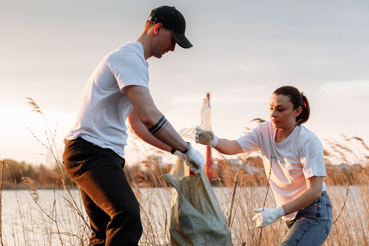 Image of volunteers cleaning. 