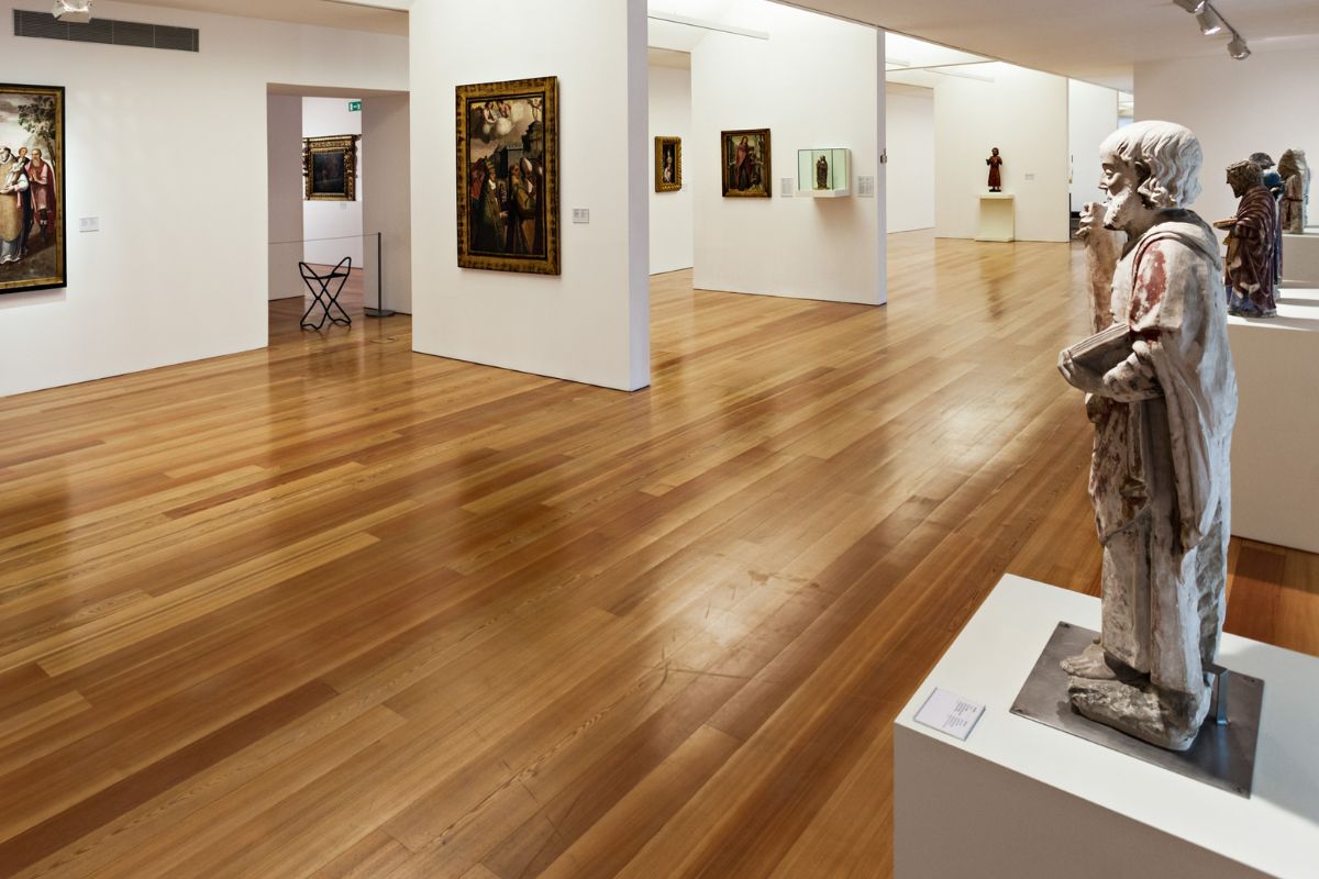 Picture of inside of a museum. 