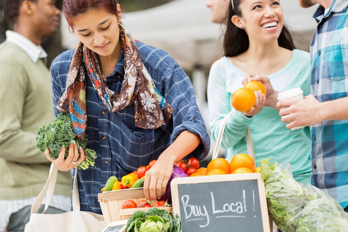 Picture of visitors picking things in the market. 