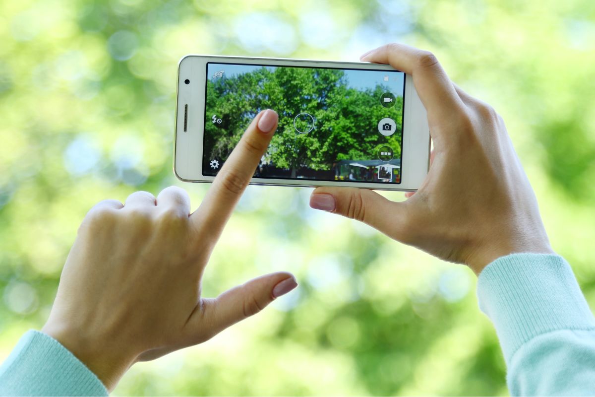 Picture of a phone taking pictures.
