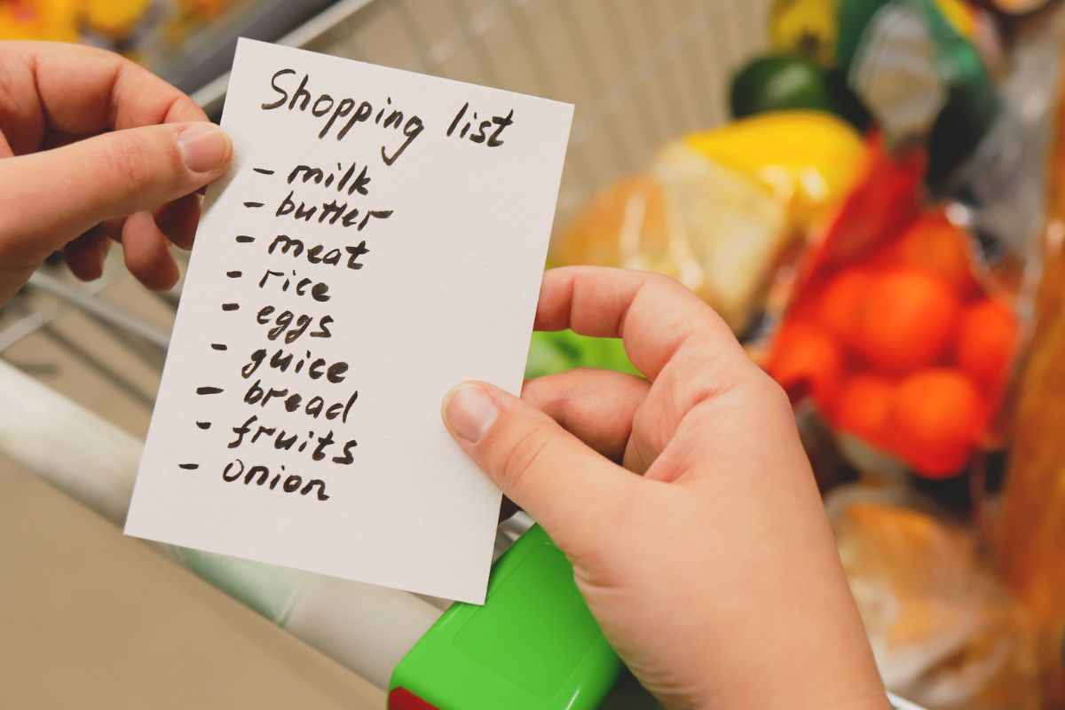 A picture of a shopping list. 