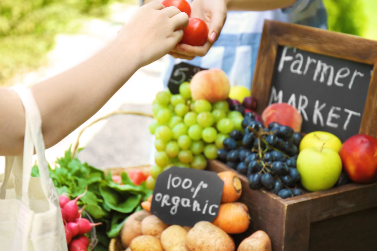 A picture of a farmer market stall.